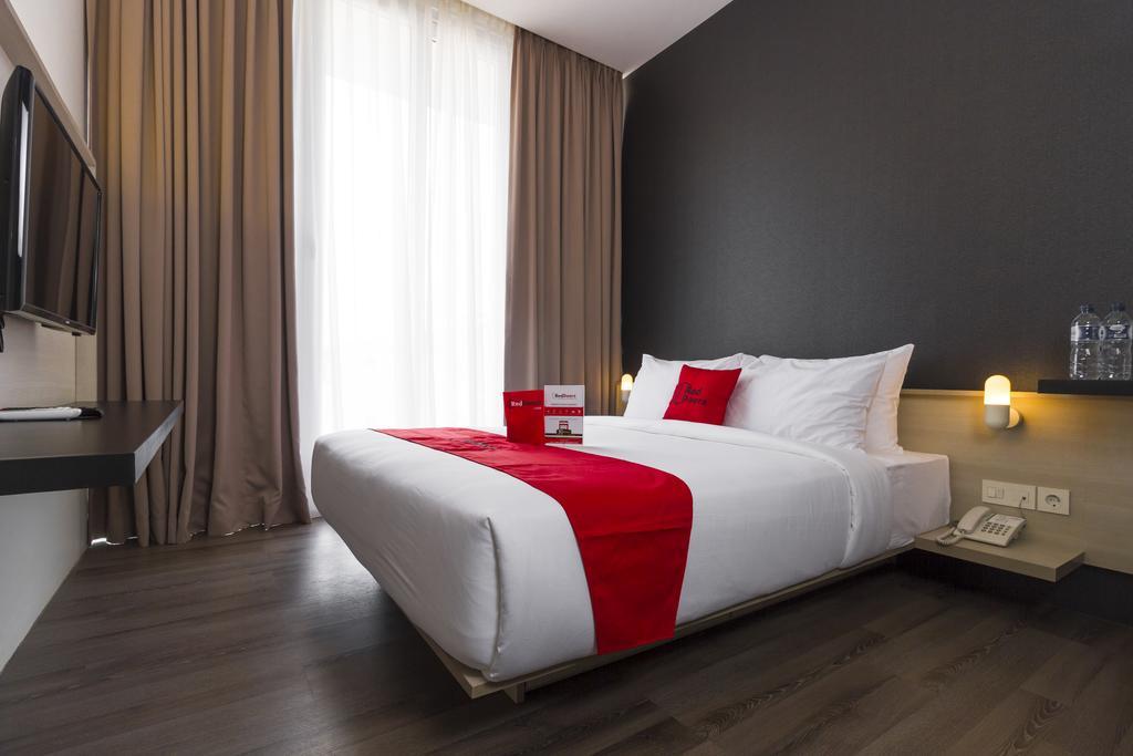 Reddoorz Plus Near Perbanas Jakarta Kültér fotó