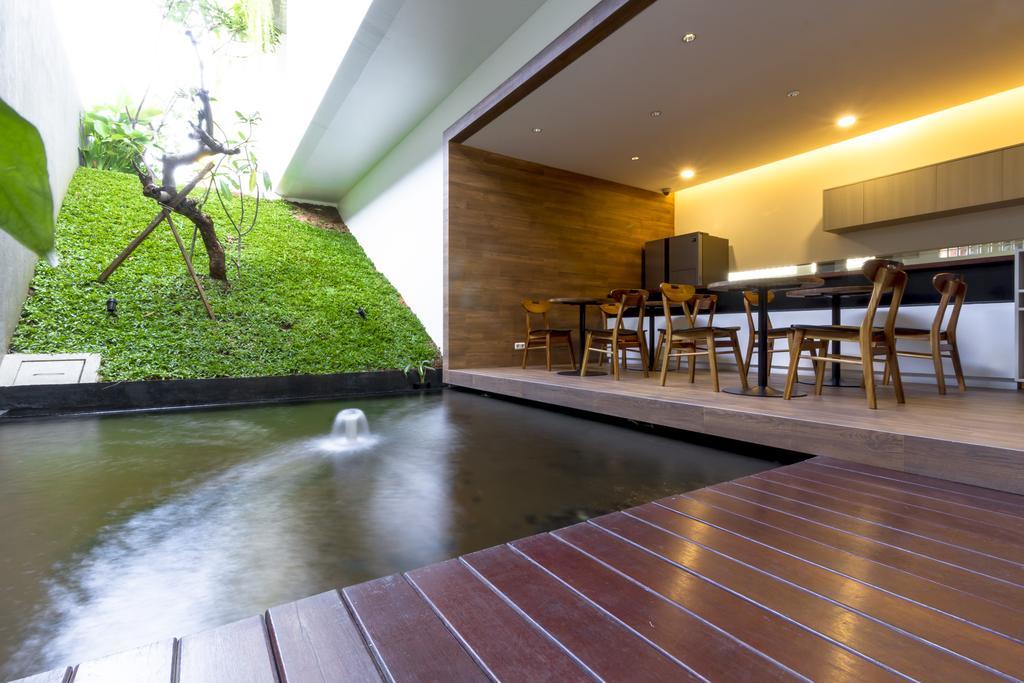 Reddoorz Plus Near Perbanas Jakarta Kültér fotó