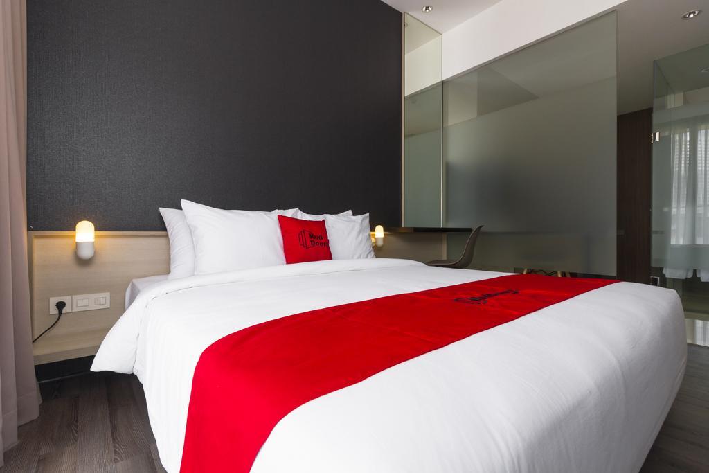 Reddoorz Plus Near Perbanas Jakarta Kültér fotó