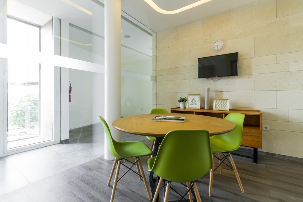 Reddoorz Plus Near Perbanas Jakarta Kültér fotó